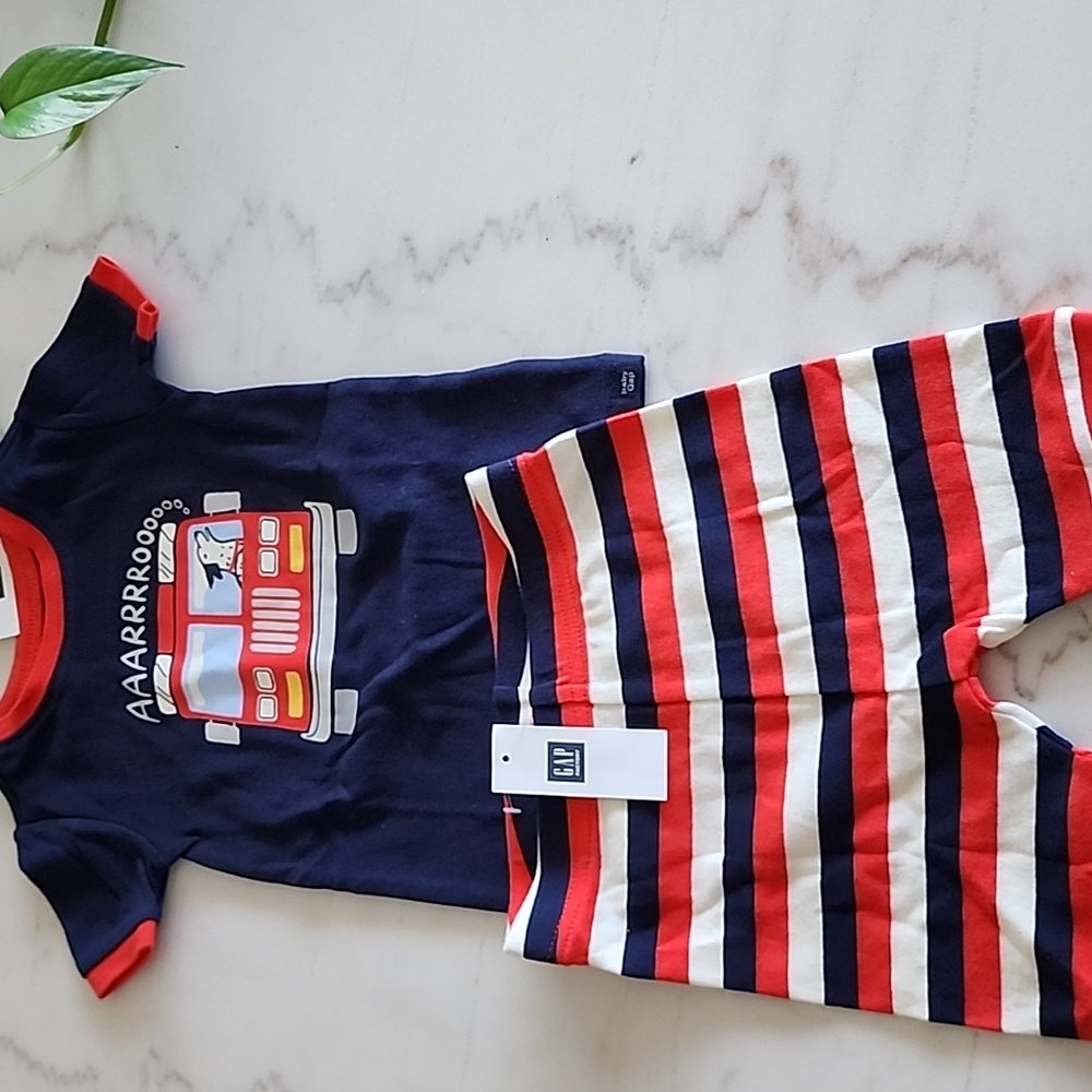 baby Gap fire truck Sleepwear SZ 2 yrs
